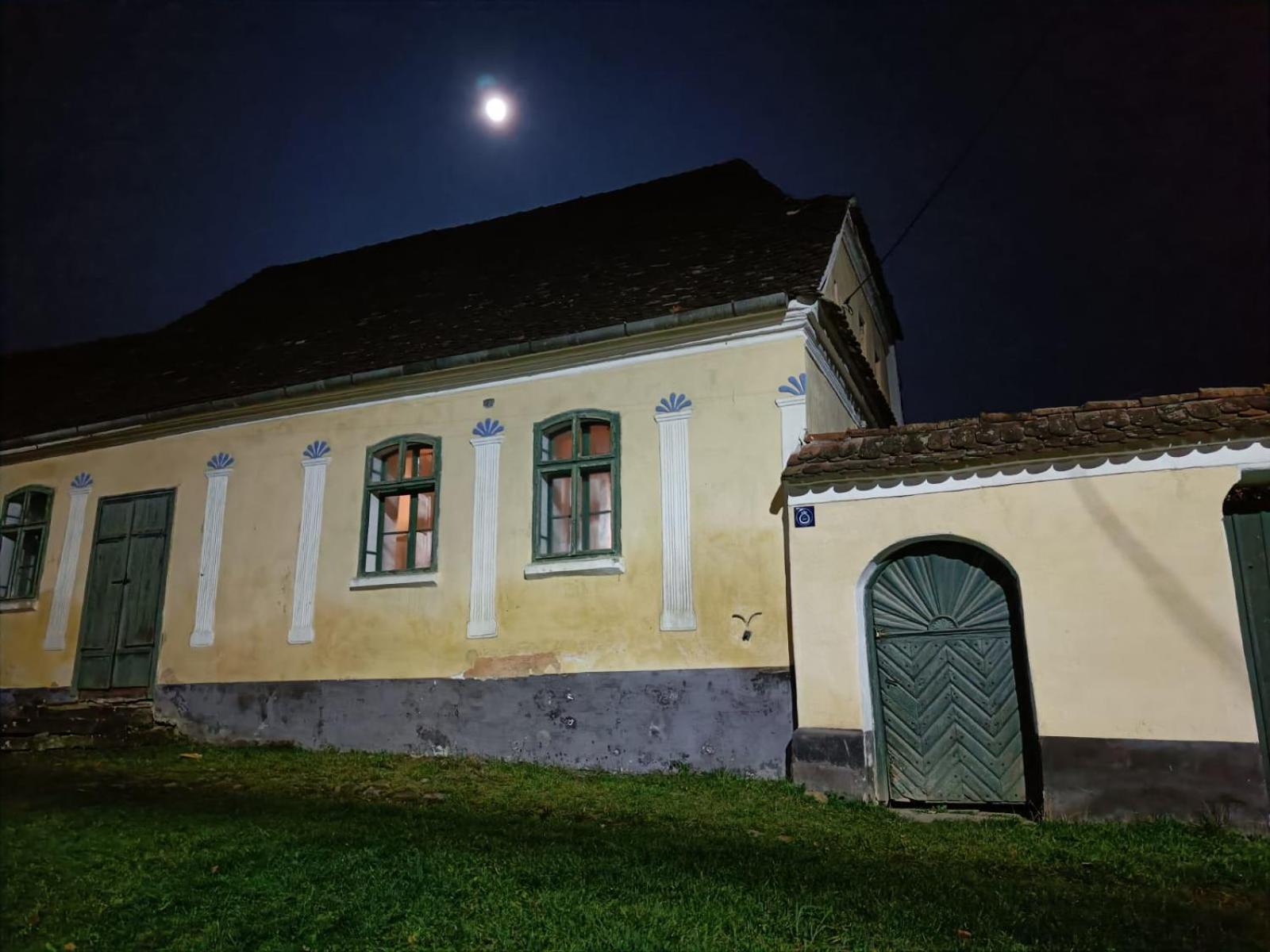 House By The Church - Entire House Szászkeresztúr Kültér fotó